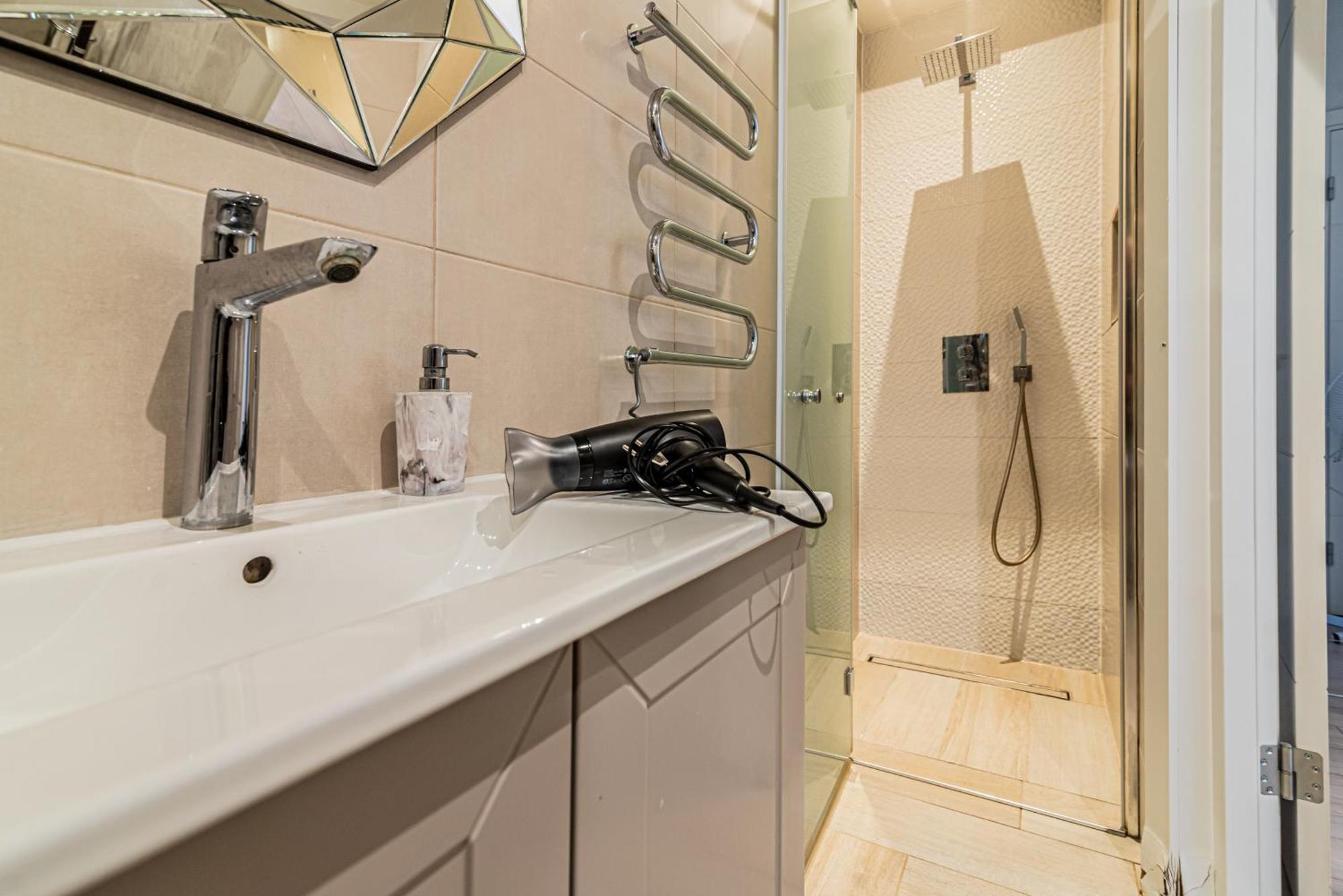 Stylish Old Town Apartment Рига Экстерьер фото