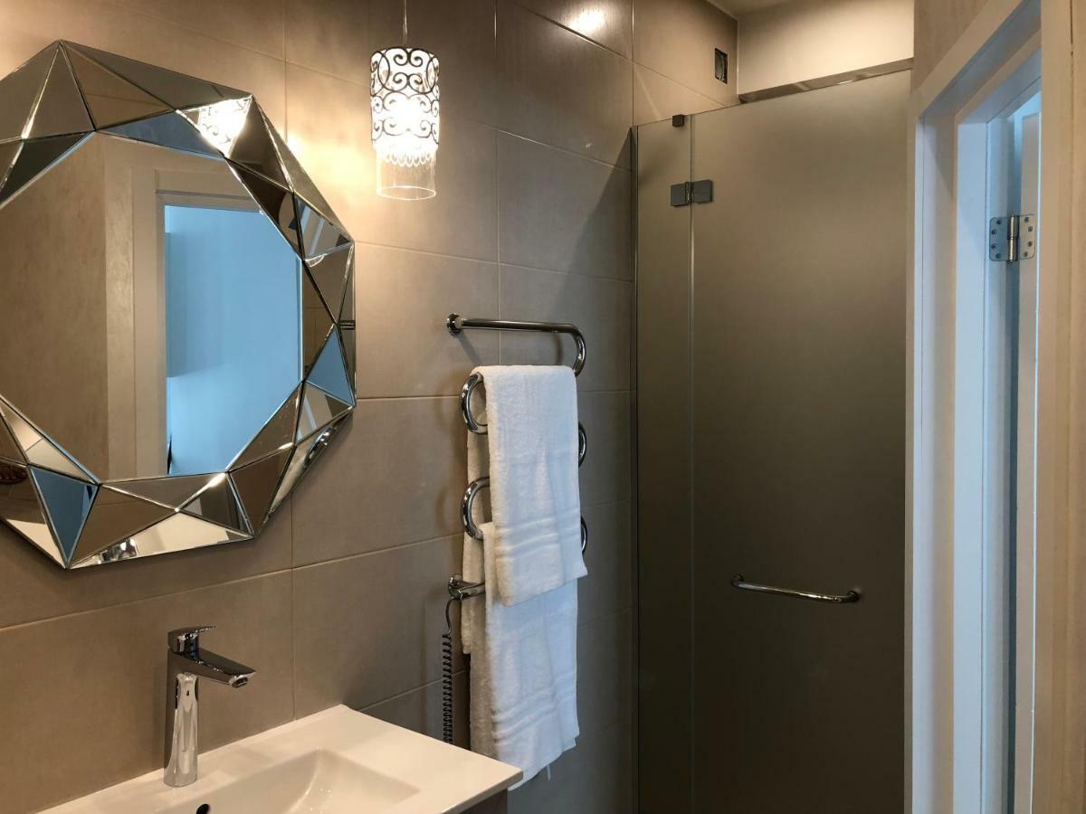 Stylish Old Town Apartment Рига Экстерьер фото