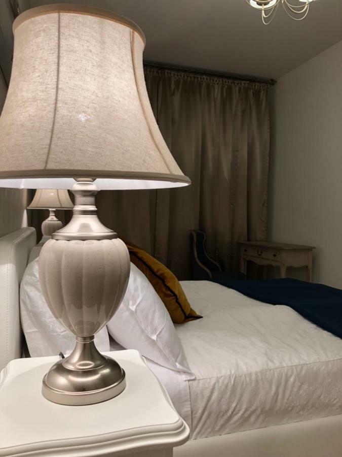 Stylish Old Town Apartment Рига Экстерьер фото